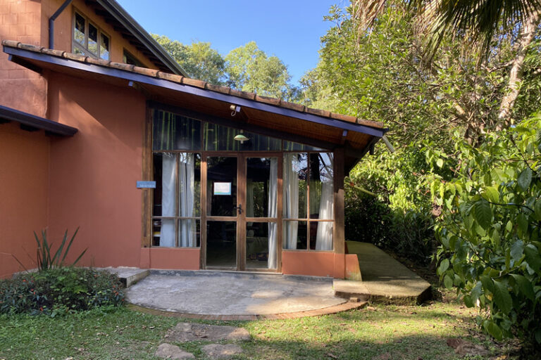 institucional-campus-estrutura-biblioteca-04.jpg