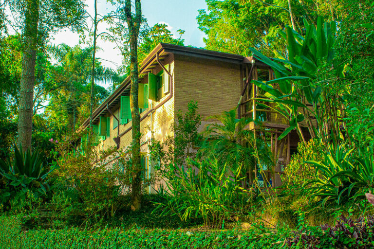 site-nazare-uniluz-campus-estrutura-casa-araucária