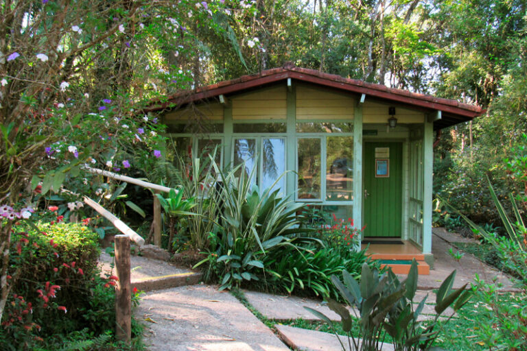 site-nazare-uniluz-campus-estrutura-casa-recepção